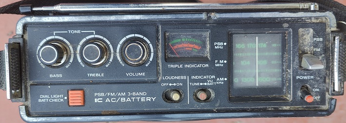 Front panel - love the toggles and knobs.