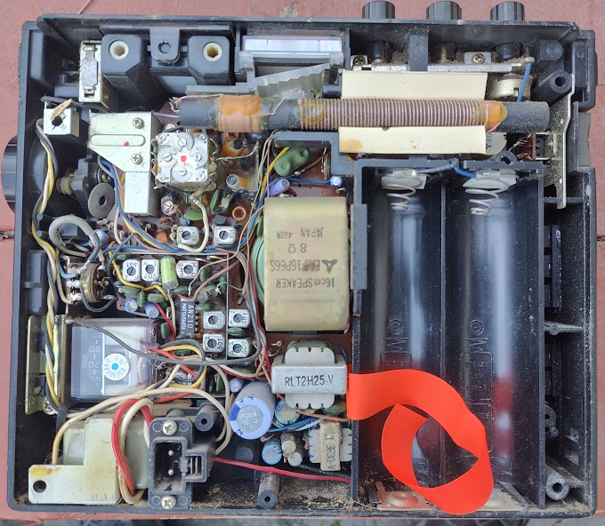 These insides kind of imply more of 70s vibe to me as these components are way too big.